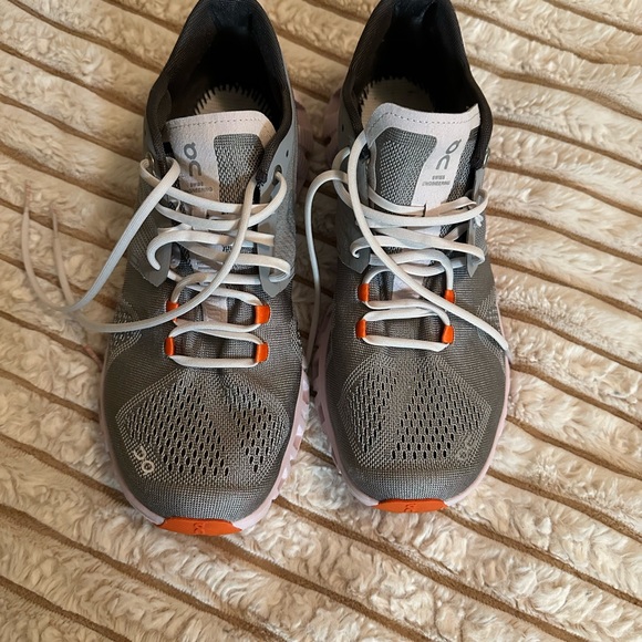 On Cloud Cloud X sneakers, no in soles size 8.5 - Picture 3 of 4